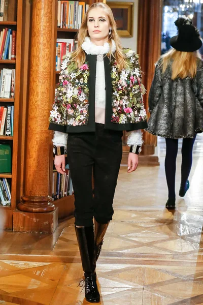 Look 48